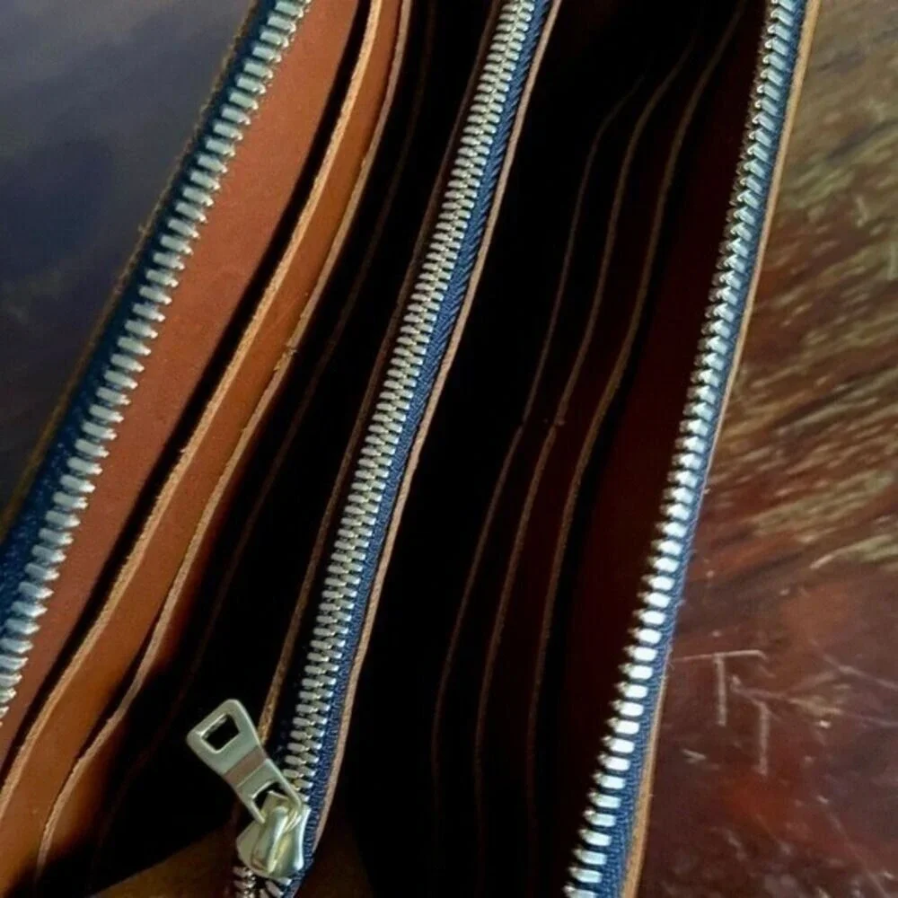 Portland Leather Goods NWOT Honey zip around accordion Large Wallet Compartments